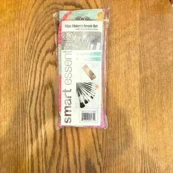 ๐ 6/$60, NEW, Smart Essentials Makeup Brush Kit, 10 Piece Brush Set - Picture 2 of 5